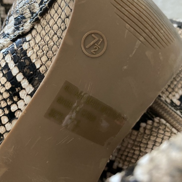 GORGEOUS PYTHON OVER THE KNEE BOOTS 7 1/2 - Picture 9 of 10